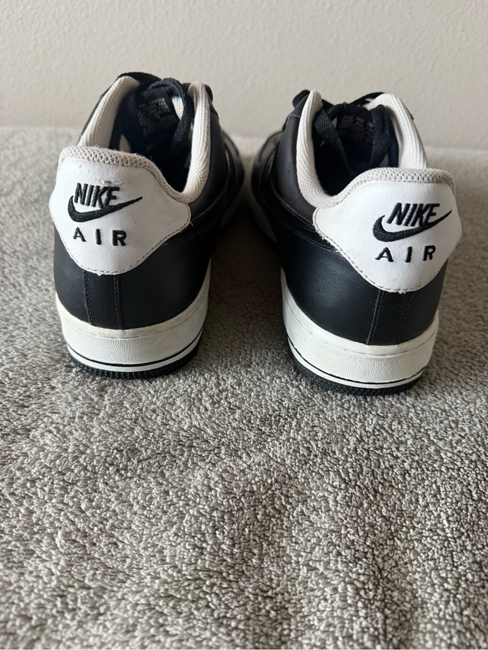 Nike Low-Top Sneakers in Black and White Trim - Picture 3 of 11